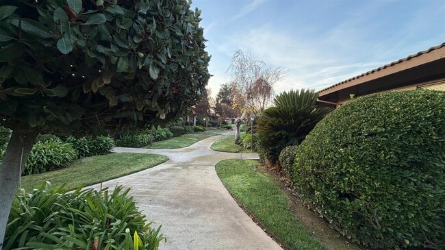 Building Photo - 1780 W Santa Ana Ave