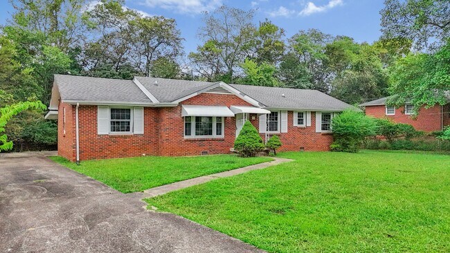 Foto del edificio - 3 Bedroom 2 Bath Home For Rent Near Downtown!