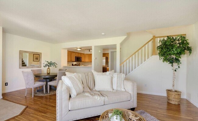 Foto del edificio - Cozy 2 Bedroom, 3 Bath Townhome located in...