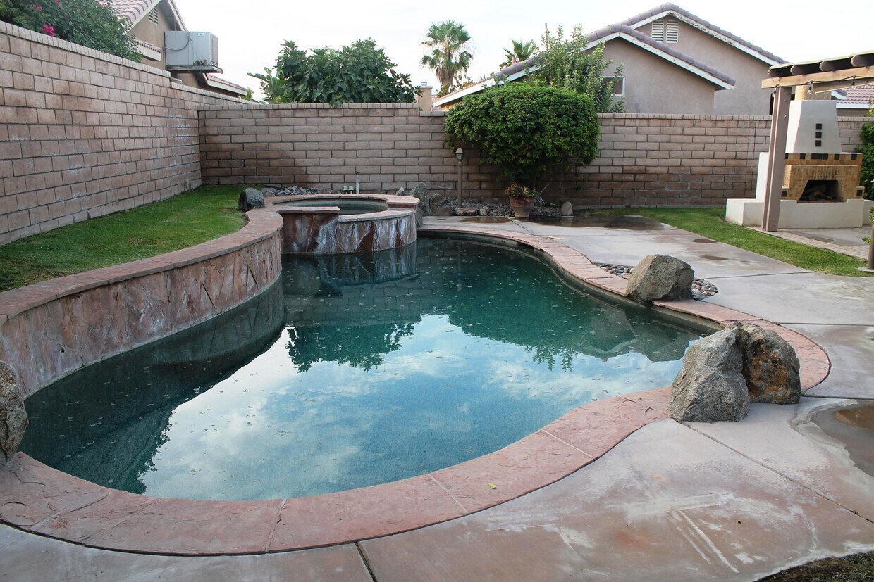 Primary Photo - 37879 Hollister Dr