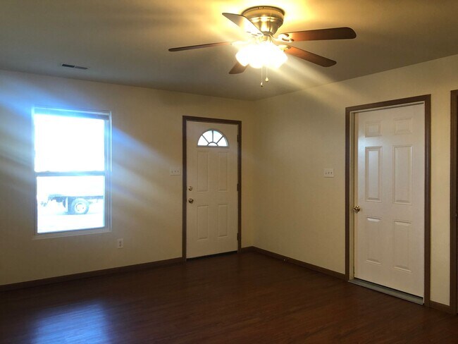 Building Photo - All Inclusive | 3 Bed | 2 Bath | Duplex