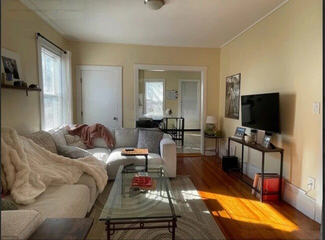 Building Photo - 8 Bennett St