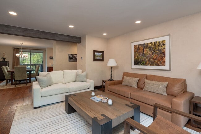 Building Photo - 1024 E Hopkins Ave