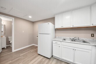 Building Photo - 17111 River Rd