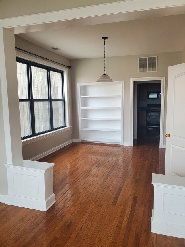 Foto del edificio - 3471 S Archer Ave