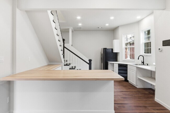 Foto del edificio - 69 N Tucker St