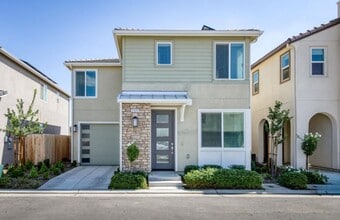 Building Photo - 2021 N Rogers Ln