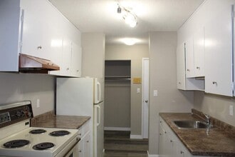 Building Photo - Mainstreet on 33rd Apartments