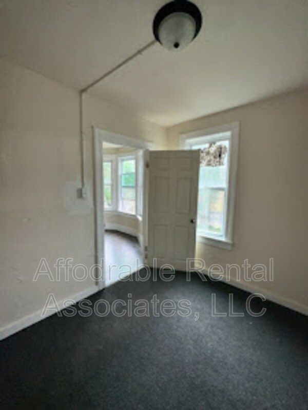 Foto del edificio - 124 W Kassner Pl