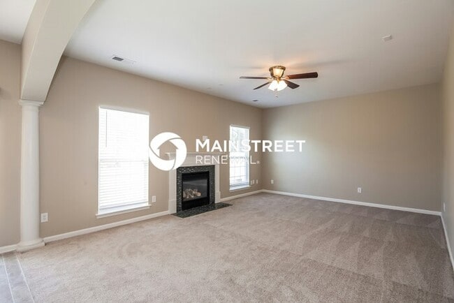 Building Photo - 5 Bedroom Pet-Friendly Home in Charlotte, ...