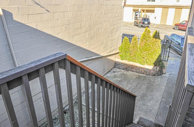 Building Photo - 121 N Wasson St