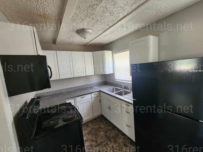 Foto del edificio - $995 - 3 bedroom / 1 bathroom - Single Fam...