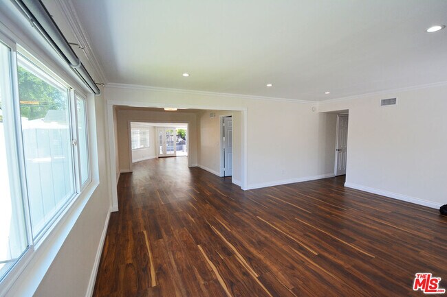 Foto del edificio - 23701 Bessemer St