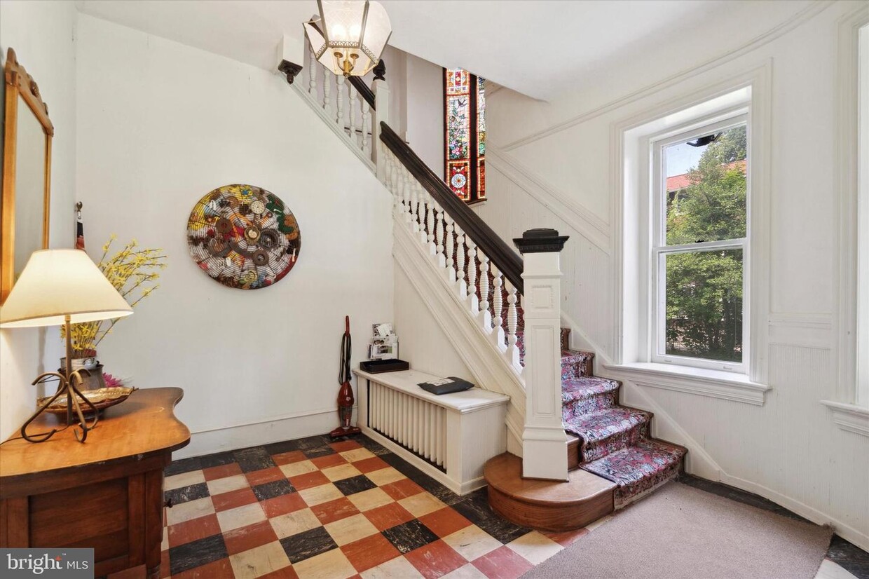 Primary Photo - 558 W Montgomery Ave