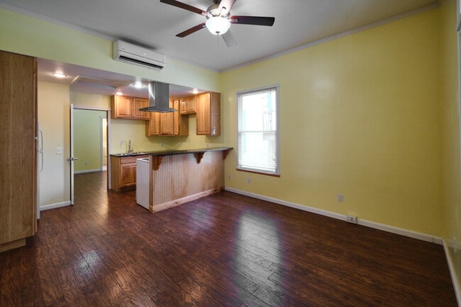 Building Photo - 801 Phillips Ave