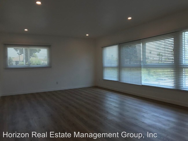 Building Photo - 9801-9809 Crenshaw Blvd