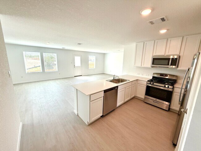 Foto del edificio - **APPLICATION RECEIVED** AVAILABLE NOW! Newly Built 2 Story 4 Bedroom / 2.5 Bath Home w/ Garage!