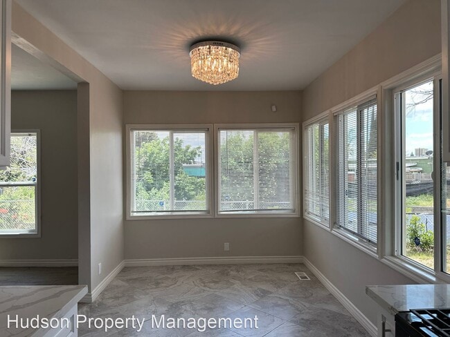 Building Photo - 4 br, 2.5 bath House - 182 S. Rancho Ave