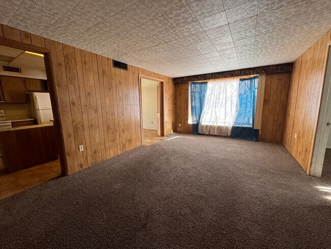 Building Photo - Large home with alarm system included!