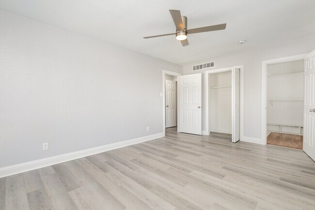 Foto del edificio - 12818 Midway Rd