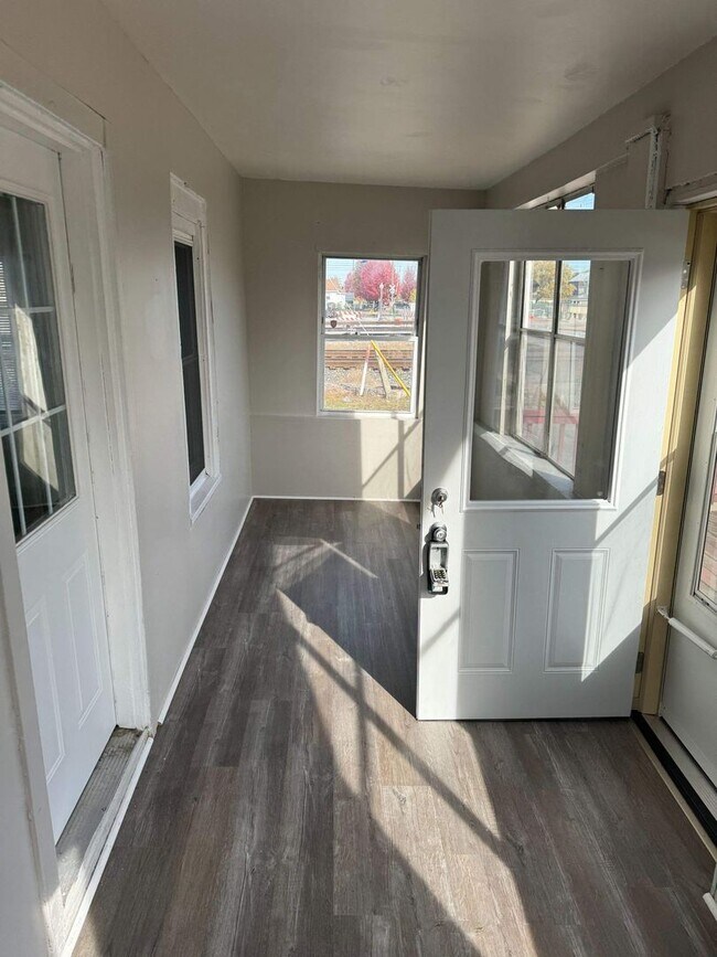 Foto del edificio - 4604 Johnson Ave