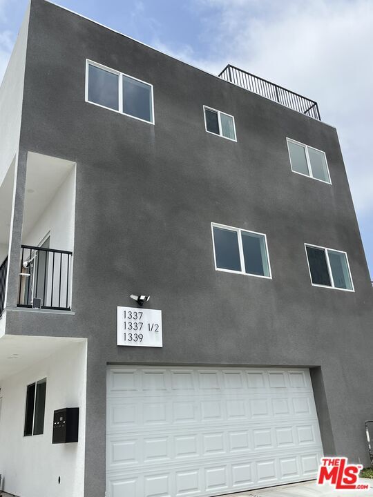 Foto principal - 1337 S Hudson Ave