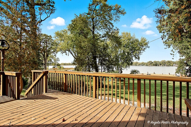 Building Photo - 22806 W Loon Lake Blvd