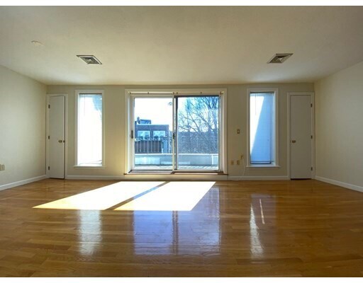 Primary Photo - 12 Greenough Ln
