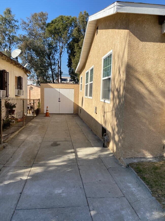 Building Photo - 609 Orme Ave