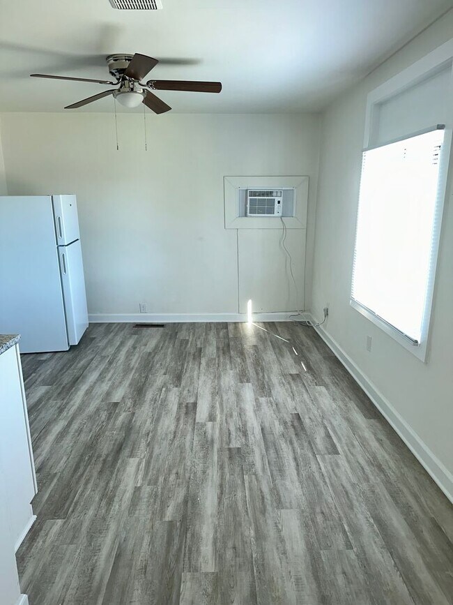 Building Photo - 2063-B Walton Way
