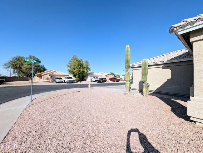 Building Photo - 7059 W Gardenia Ave