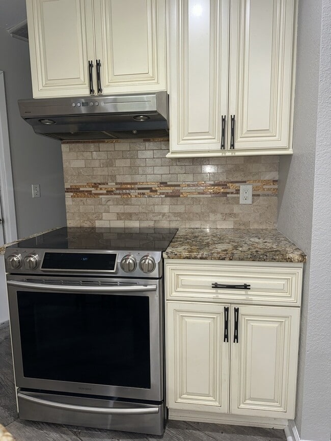 Foto del edificio - COUNTRY PLACE POOL HOME ON CUL-DE-SAC LOT