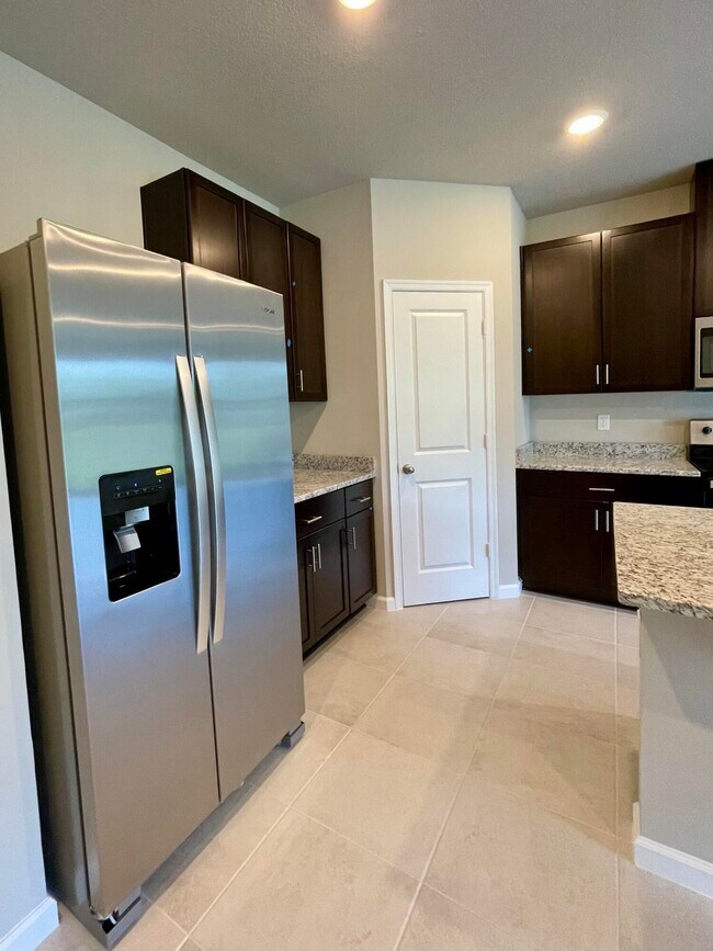 Foto del edificio - 5722 SE Edgewater Cir