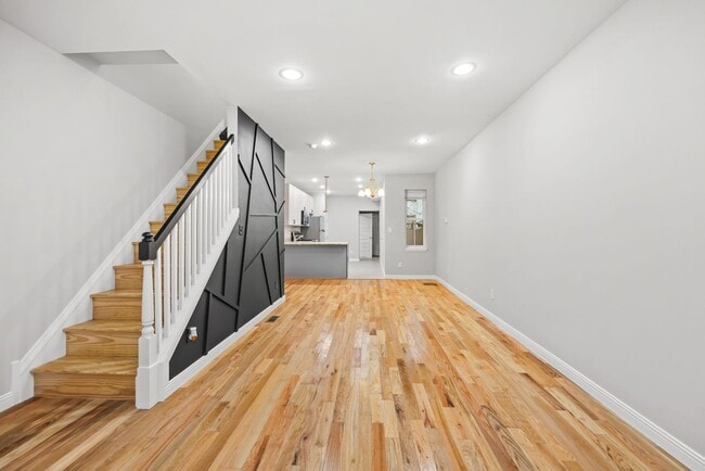 Foto del edificio - ??? BRAND NEW RENOVATED 3 BEDROOM 2.5 BATH...