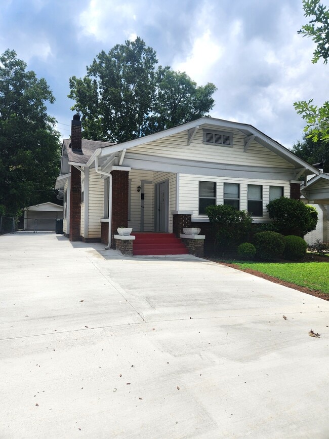 Building Photo - 513 10th Ct S