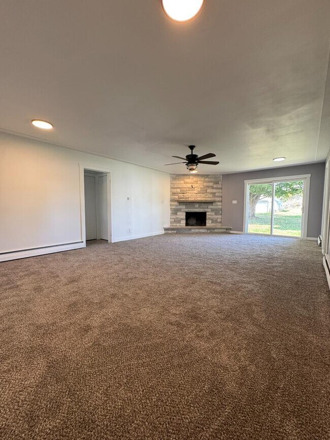 Foto del edificio - 6451 Alpine Ave NW