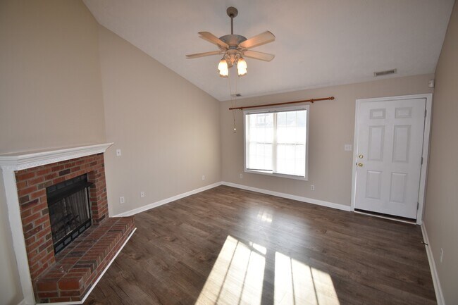 Foto del edificio - Updated 3 Bedroom and 2 Bath Home (No Pets)
