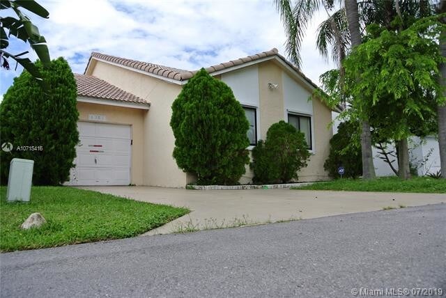 Primary Photo - 6381 Country Fair Cir