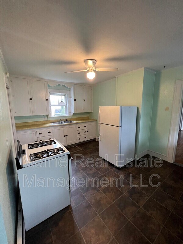 Primary Photo - 232 Center St