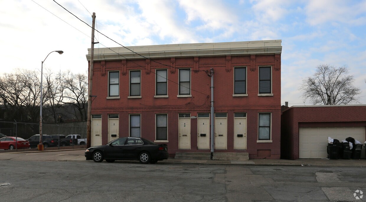 Building Photo - 1059 Bader St