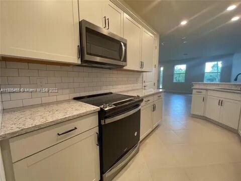 Foto del edificio - 4174 Greenway Dr