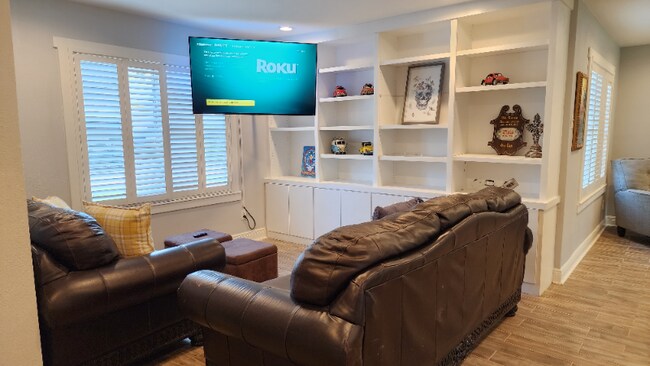 Foto del edificio - 1107 Grovewood Ln