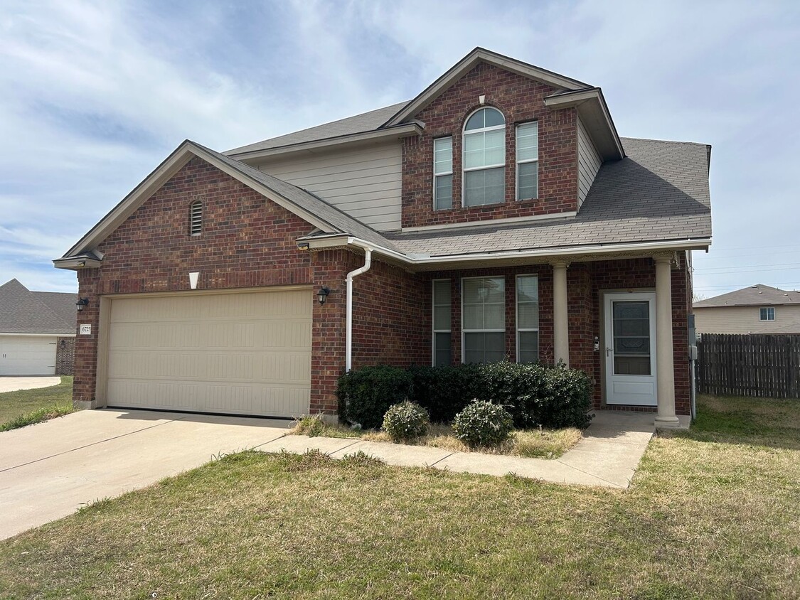 Primary Photo - Spacious Midway ISD Home