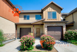 Building Photo - 696 W Warm Creek Bay