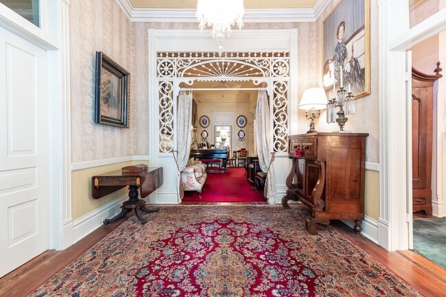 Photo - RESIDENTIAL/COMMERCIAL RENTAL - Charming h... House