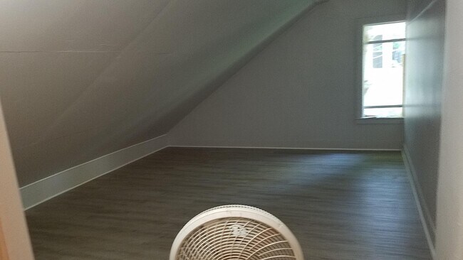 Ático terminado - 11 Shetucket Ave