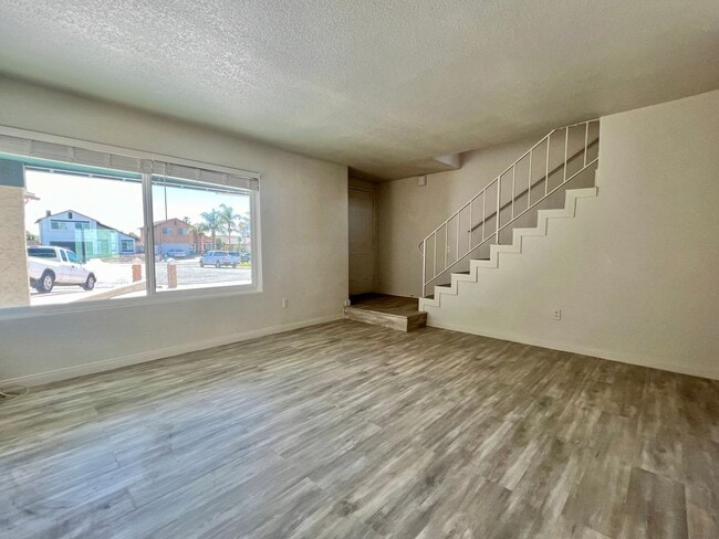 Building Photo - Beautiful 5B/3BA Home in South San Diego