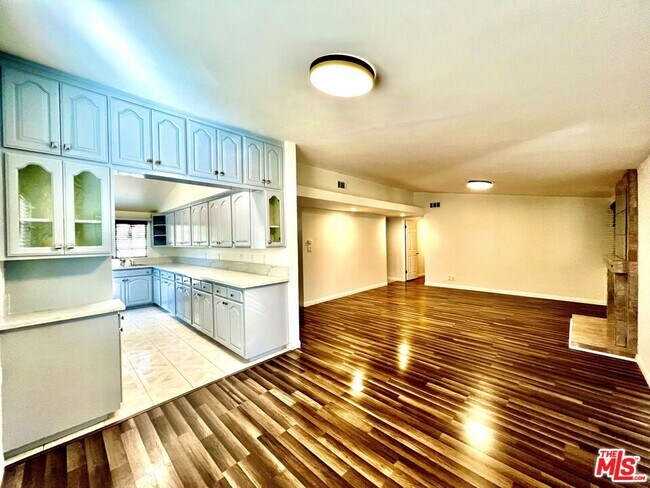 Building Photo - 8048 Aura Ave
