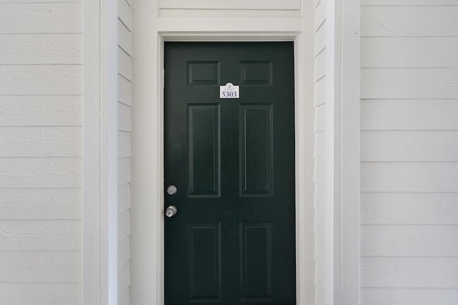 Building Photo - 5303 Bay Club Cir
