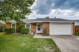 Building Photo - 724 Meadow Mead Dr